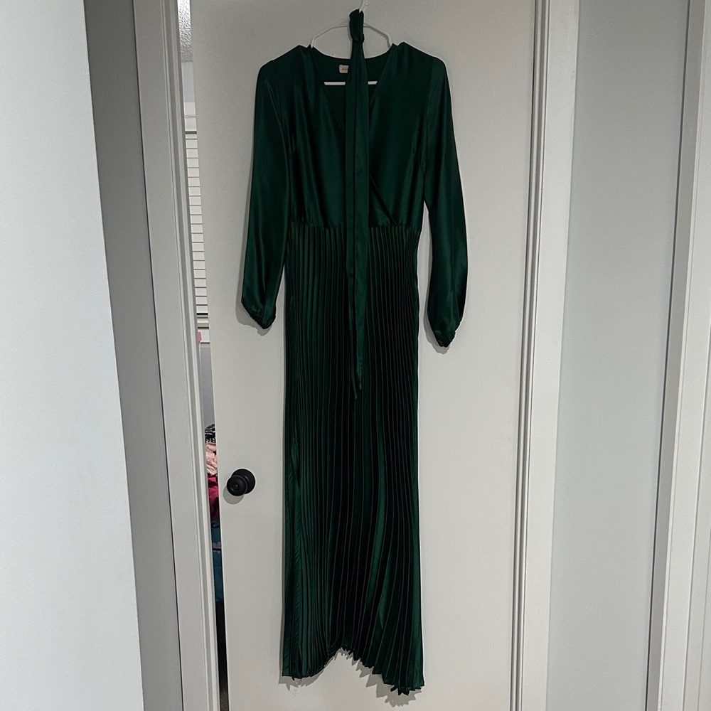 Elegant Green Pleated Maxi Dress